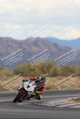 media/Nov-16-2025-Race Pace (Sun) [[8c5fa54630]]/Non Verified Riders (1st 20 Minutes)/5-Turn 15 (110pm)/